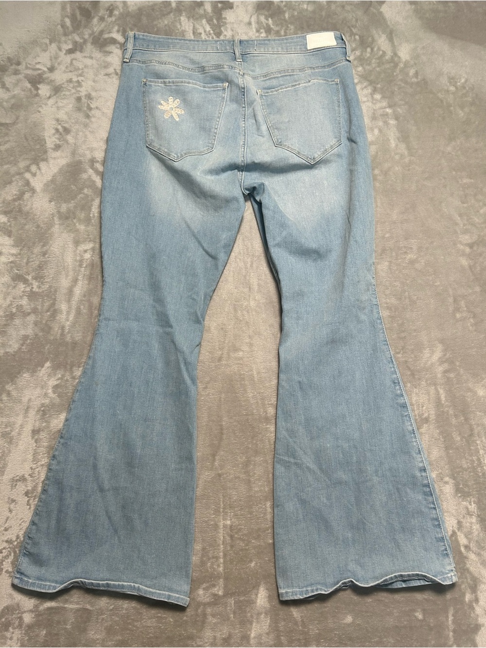 Hollister High Rise Flare Jeans Women’s 19R 34x32 Light Wash Embroidered - Picture 2 of 10